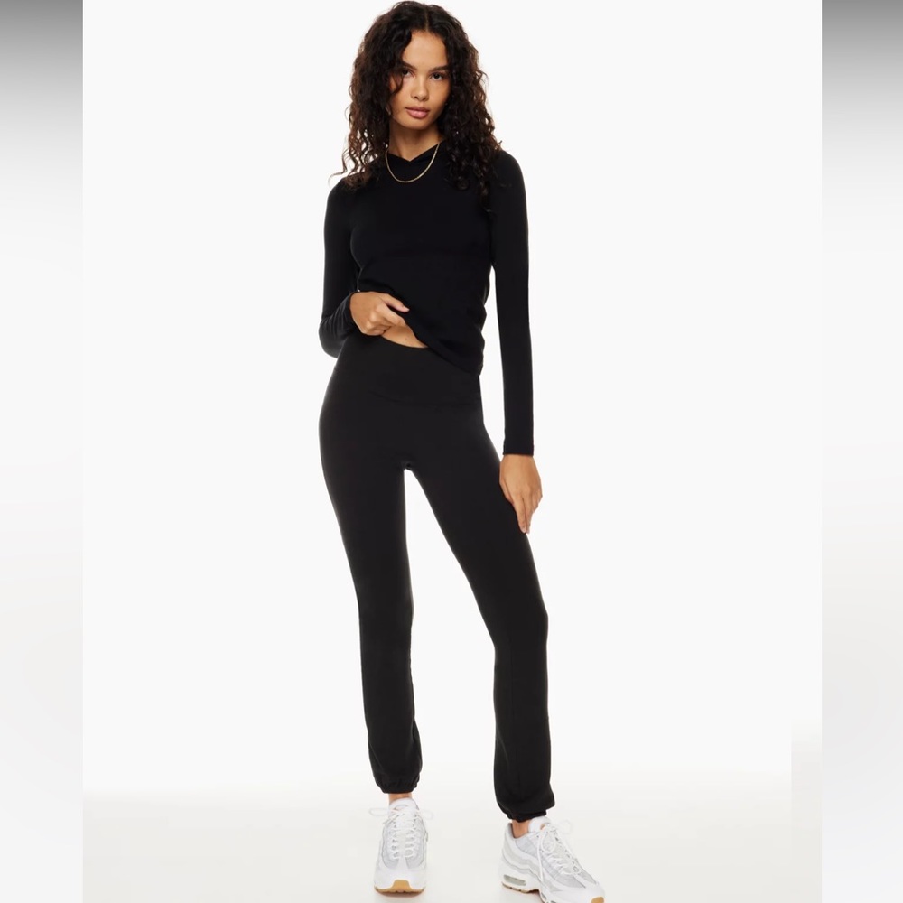 Aritzia TNA chill atmosphere jogger